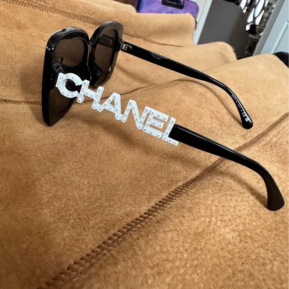 Chanel Acetate & Strass Sunglasses never worn brand new. Too big for my face. - Picture 3 of 9